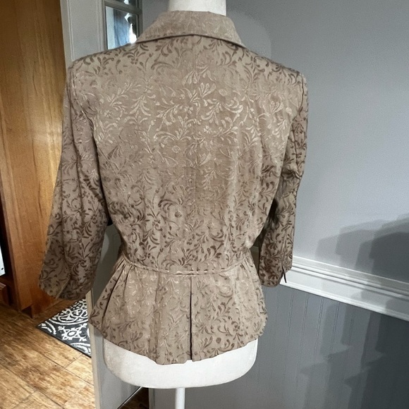 Beautiful SILK Land-Women’s Jacket - Picture 5 of 8